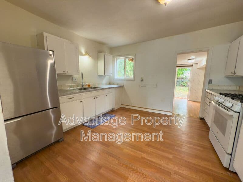 Albany House: 319 15th Ave SE