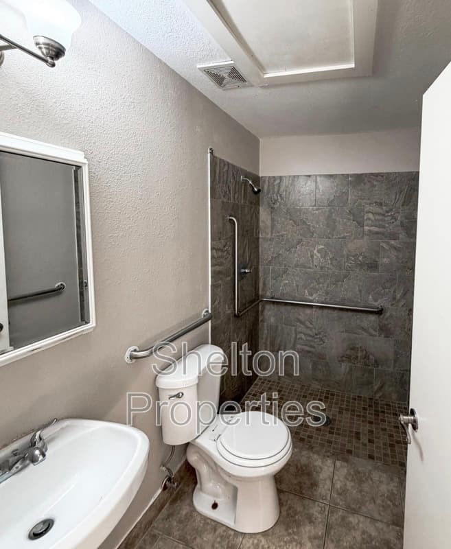 Phoenix House: 6301 W Earll Dr