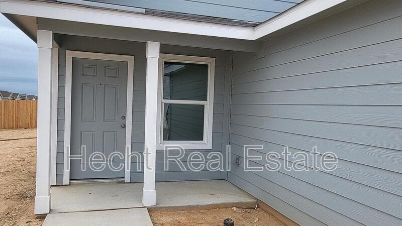 Seguin House: 5911 Coahulia Ridge