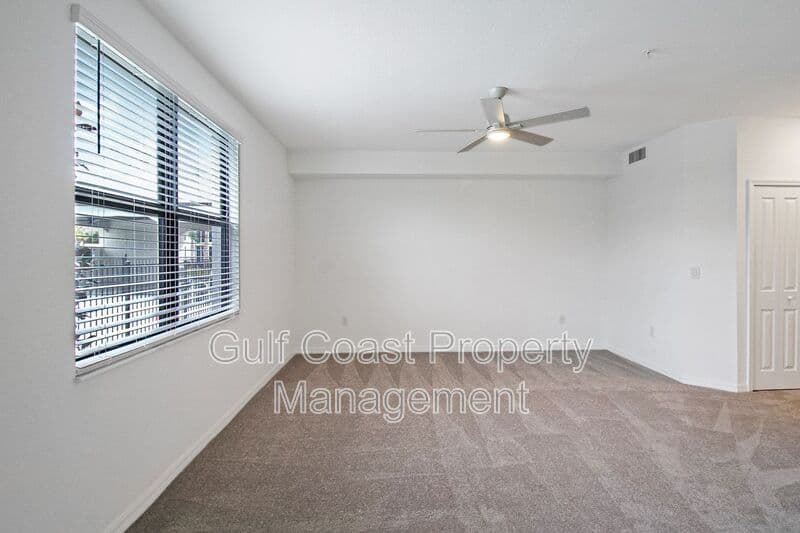 Sarasota House: 5703 North Honore Avenue