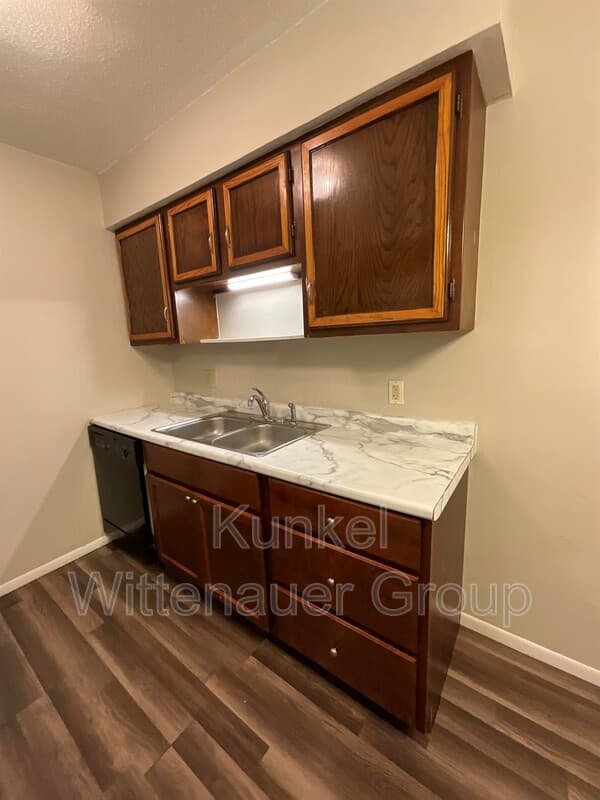 Swansea Condo: 1320-11 N 1st St