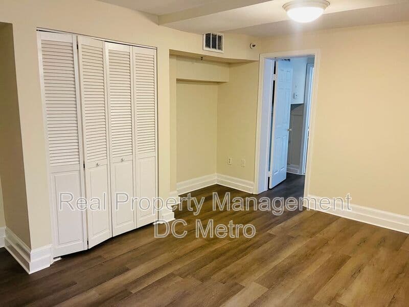Washington Apartment: 815 Maryland Ave. NE
