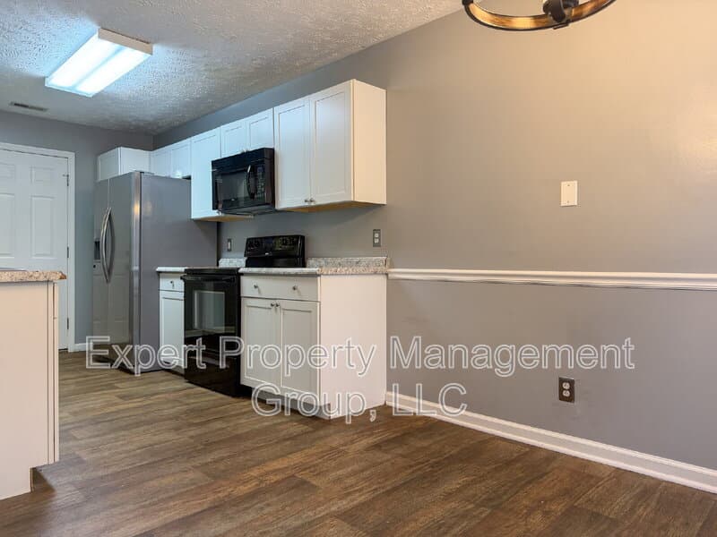 Raeford House: 162 Cavalier Dr