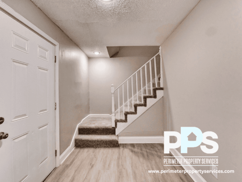 Atlanta House: 390 West Lake Avenue