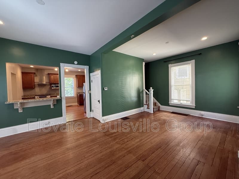 Louisville House: 102 Waverly Court