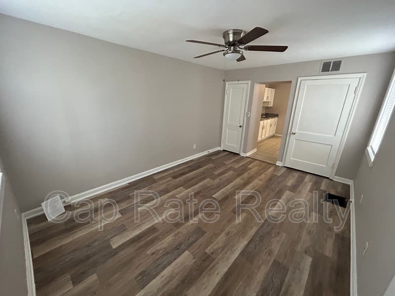 Columbus House: 1045 Republic Ave