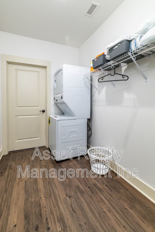 Alcoa Condo: 1110 Franck Street - 213