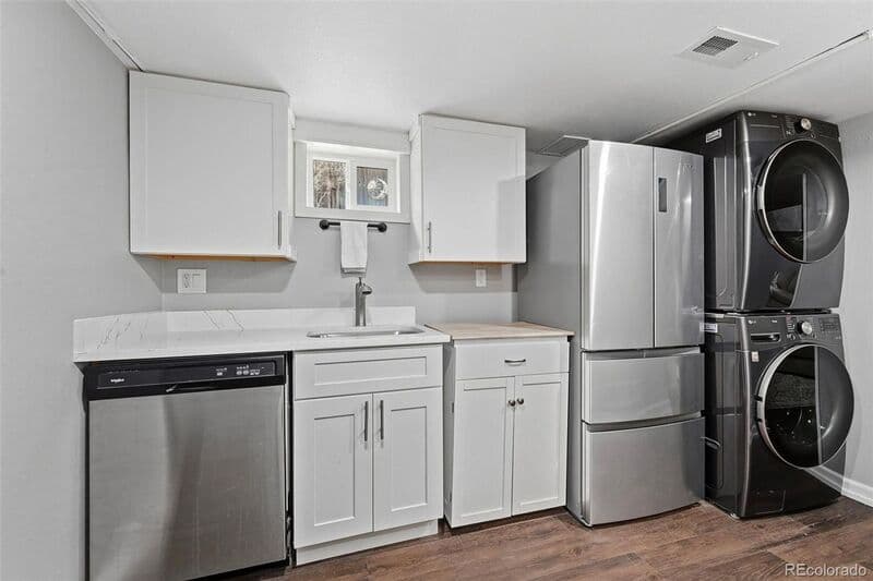 Englewood House: 3726 S Sherman St