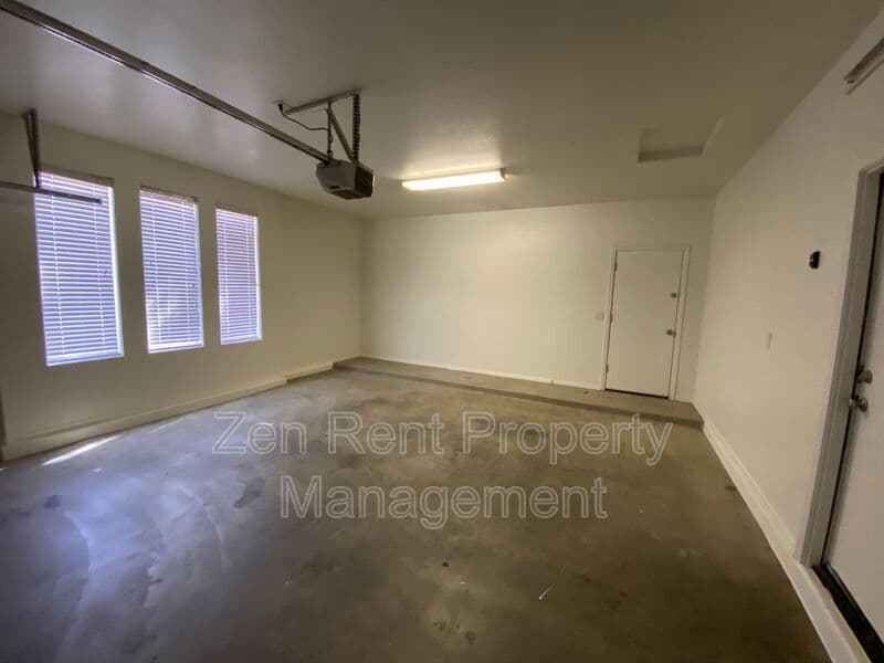 Maricopa House: 36971 W Oliveto Ave