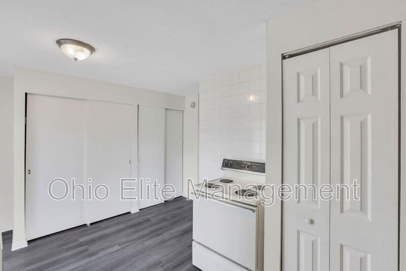 Columbus House: 861 Kingsford Rd