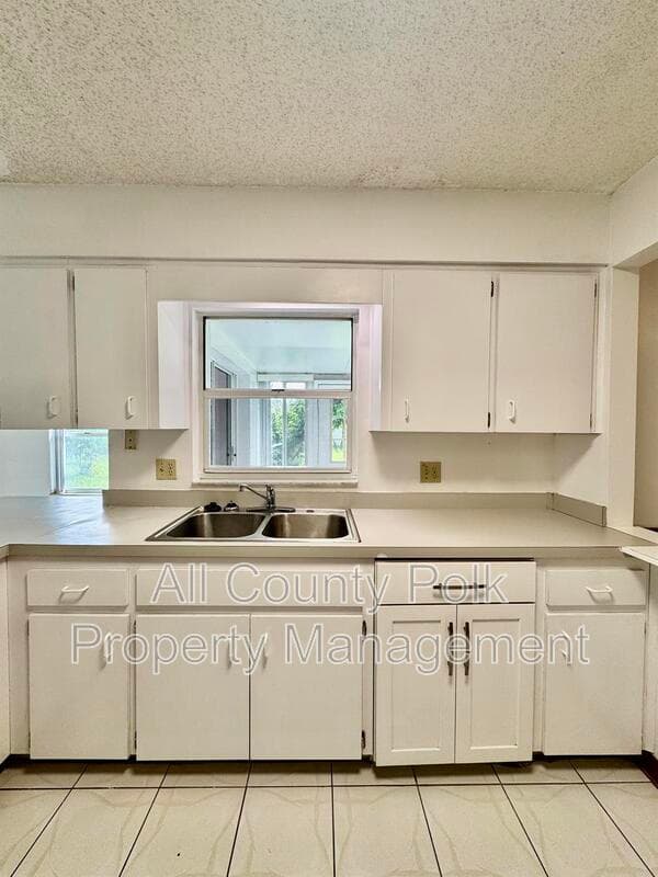 Lakeland House: 3919 Lehman Ct