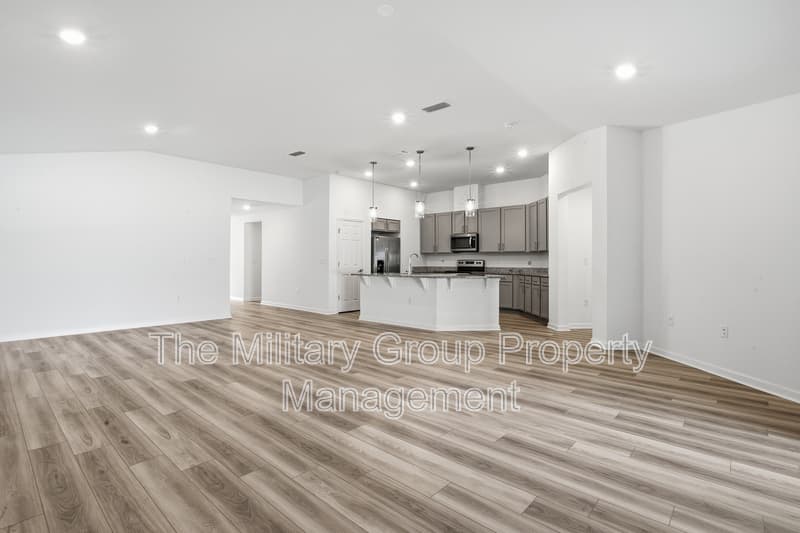 Jacksonville House: 6506 Sandler Lakes Drive