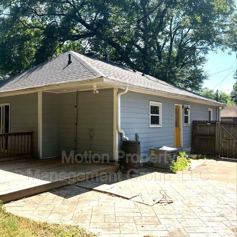 Decatur House: 784 Hillmont Avenue