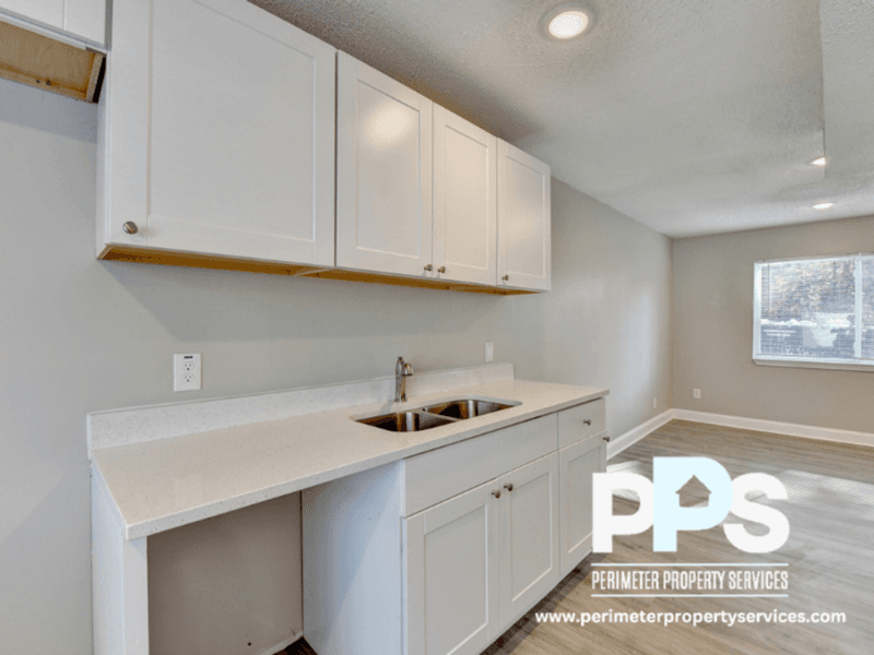 Atlanta House: 390 West Lake Avenue