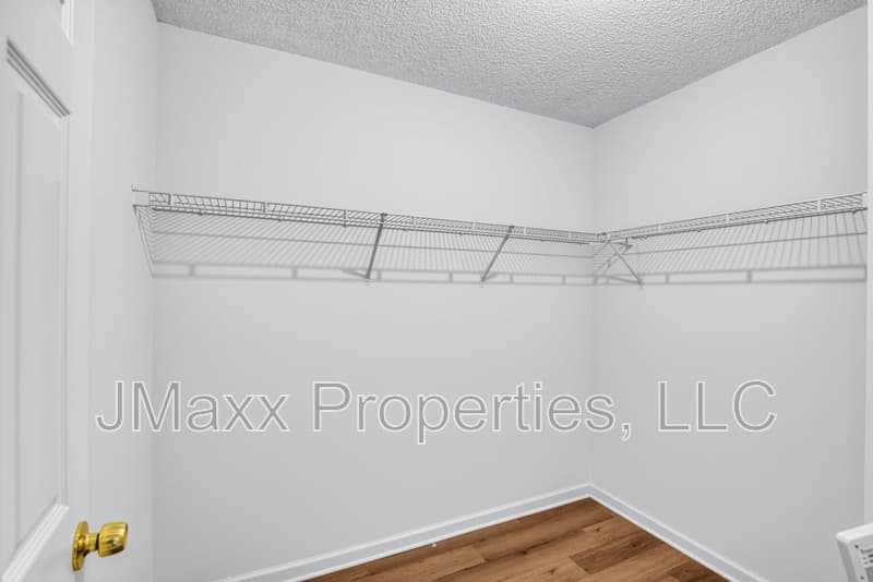 Lithonia House: 1560 Rogers Crossing Dr