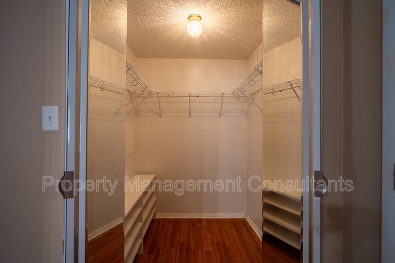 Huntsville House: 6604 Willow Ridge Road Northwest