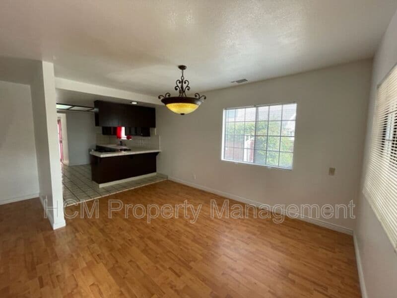 Long Beach House: 2605 E. Washington St.