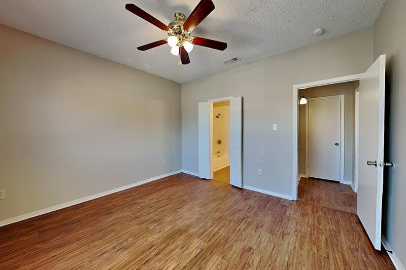 Rowlett House: 6206 Alissa Dr
