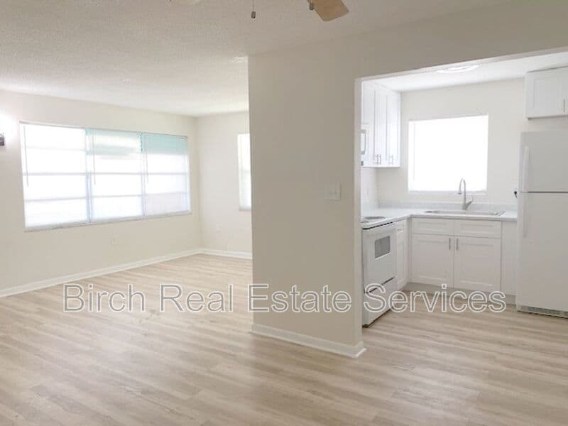 Clearwater House: 200 Waverly Way