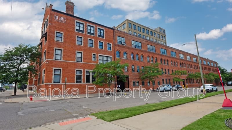 Detroit Condo: 6533 East Jefferson Avenue - 224