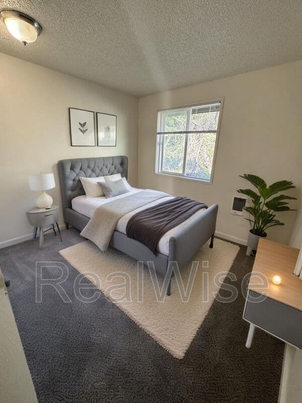 Woodburn Condo: 100 Gatch St