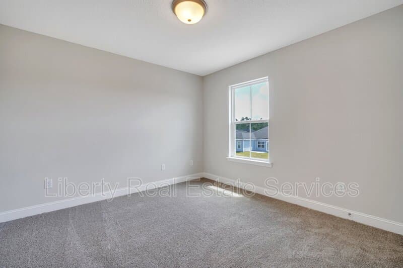 Hinesville House: 88 Fridley Ln