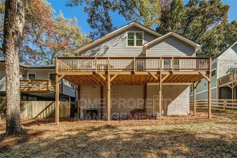 Atlanta House: 1058 White Oak Avenue