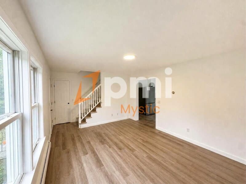 Mystic House: 106 Deerfield Ridge Dr