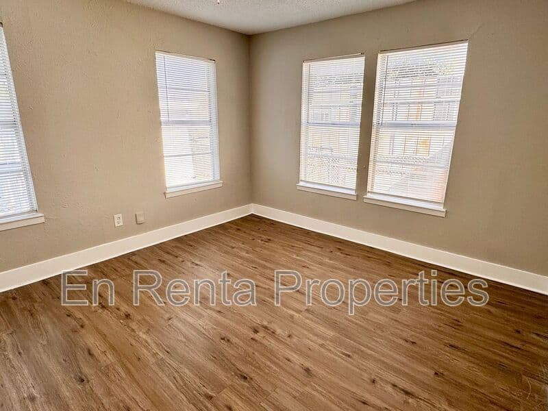 Ft Worth House: 716 W Broadus Ave.