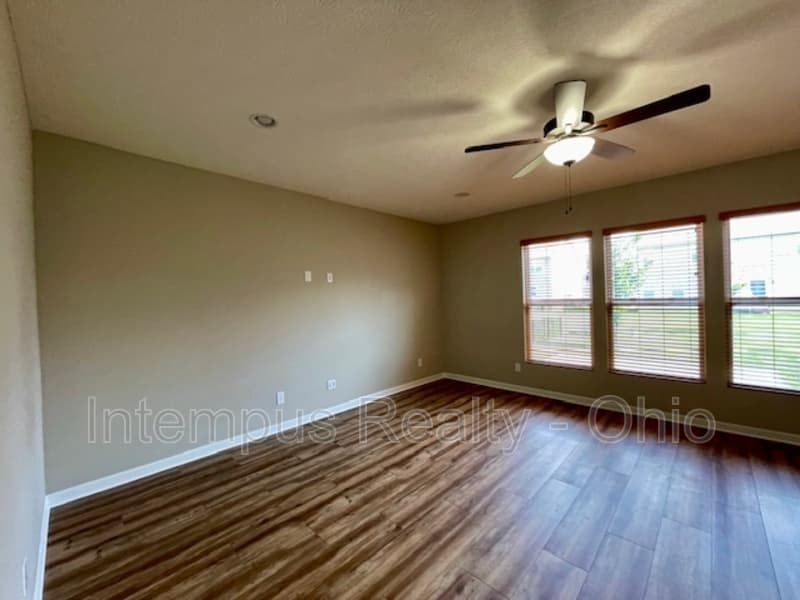 Sunbury House: 7311 Blackwell Dr