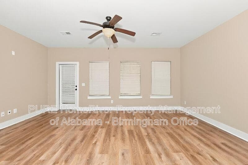 Gardendale House: 4257 Lochshire Lane