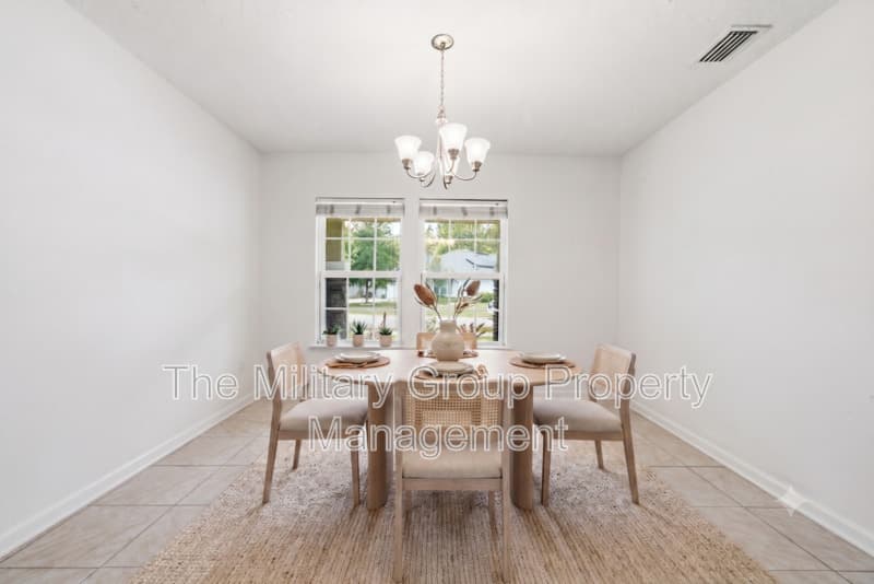 Orange Park House: 391 Hepburn Rd