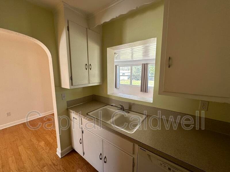 Clearwater House: 18 N Meteor Ave