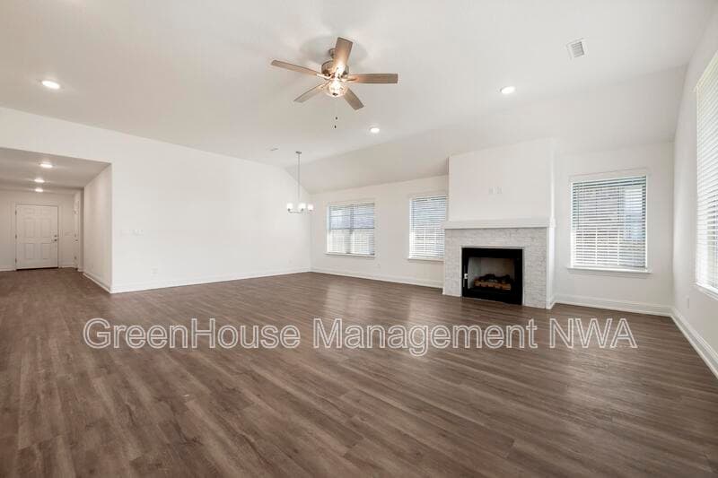 Siloam Springs House: 710 W Jillian Street