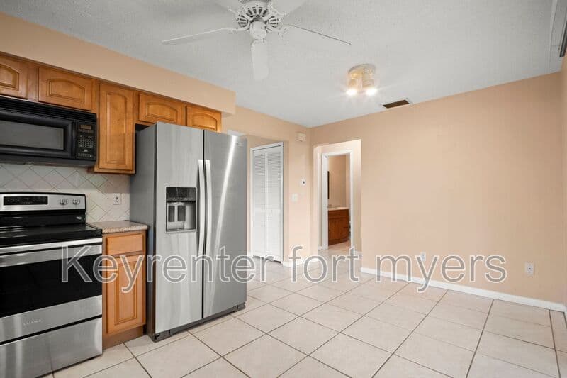 Cape Coral House: 4406 Santa Barbara Blvd