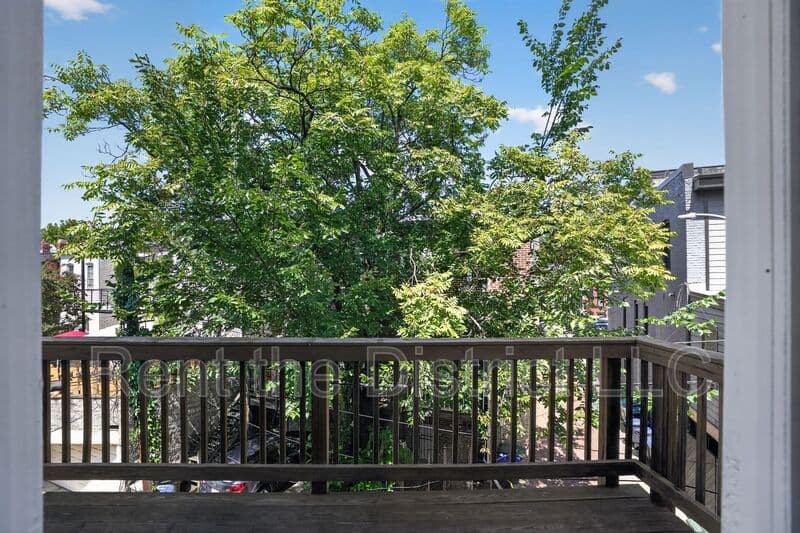 Washington Townhome: 37 Rhode Island Avenue NW
