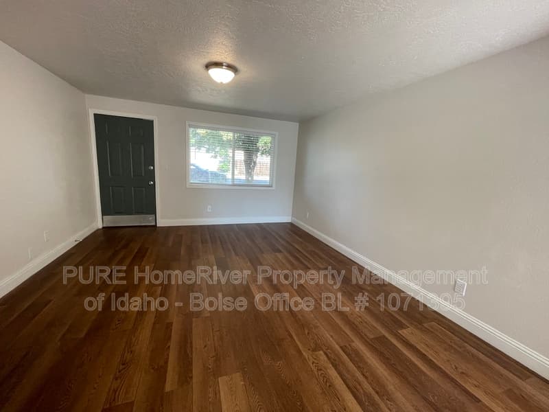 Caldwell Townhome: 102 N Homedale Ave