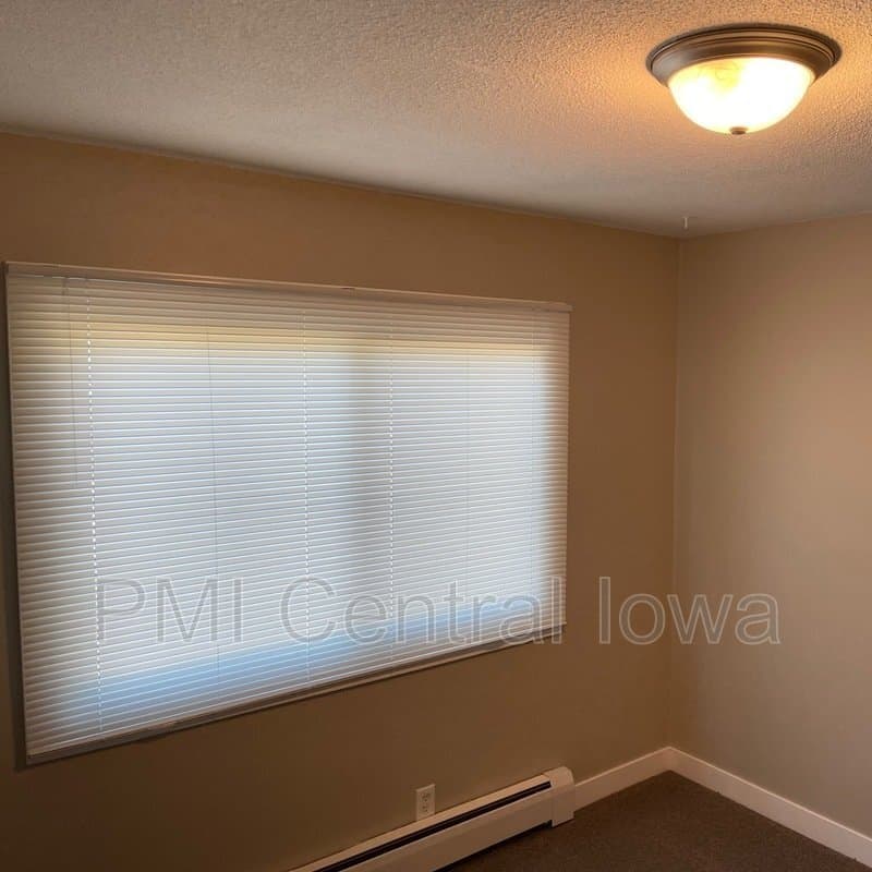 Waukee Condo: 450 Laurel St