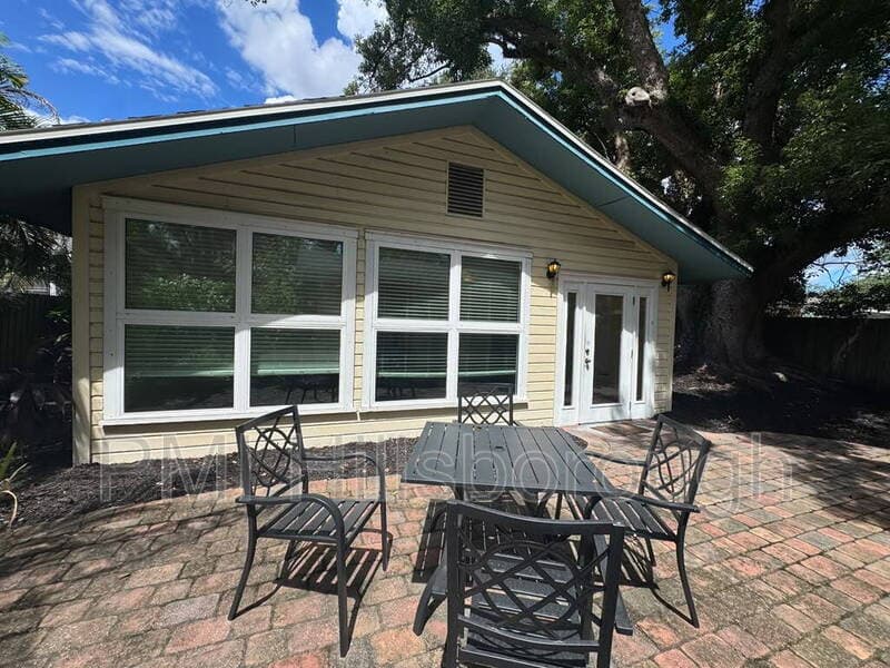 Tampa House: 1403 E Paris St