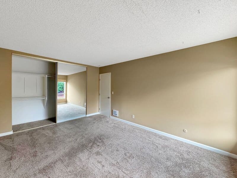 San Diego Condo: 9550 Carroll Canyon Rd