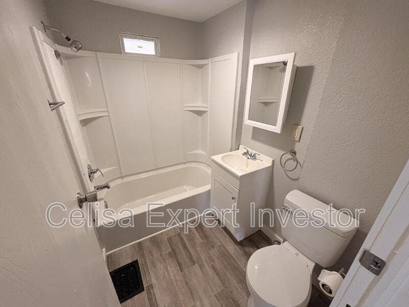 Fort Wayne House: 3531 Smith Street