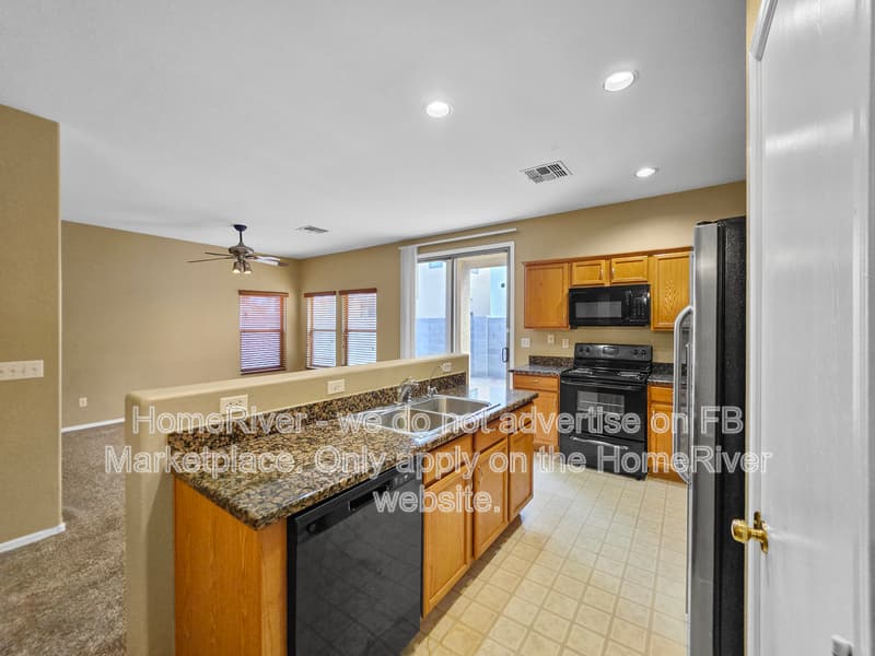 Laveen House: 6435 W Sophie Ln