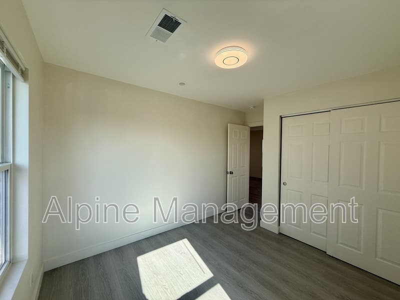 Oakland House: 1437B 48th Avenue