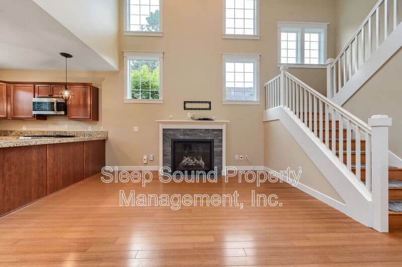 Portland House: 857 N Winchell St