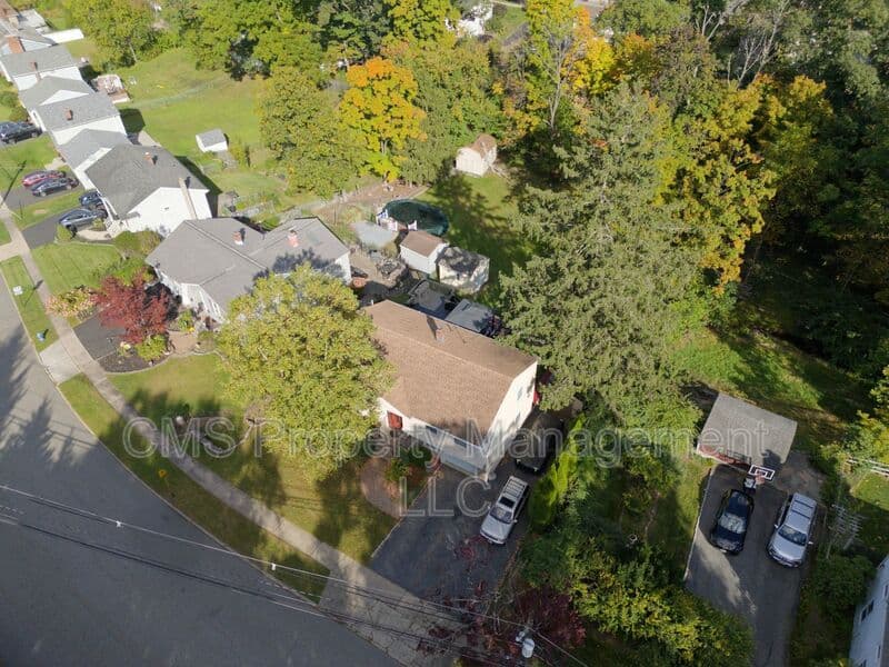 Bloomingdale House: 128 Reeve Ave