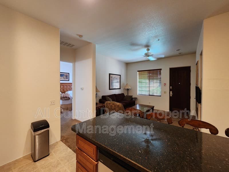 La Quinta Condo: 50650 Santa Rosa Plaza