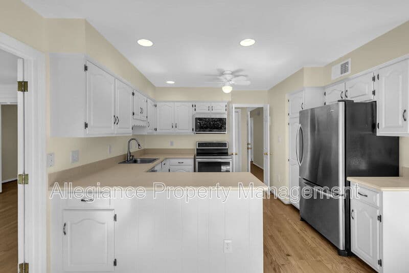 Alexandria House: 2206 Fort Ward Pl