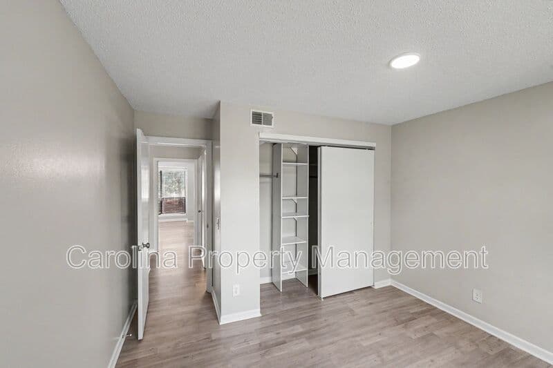 Charlotte House: 10971 Harrowfield Rd