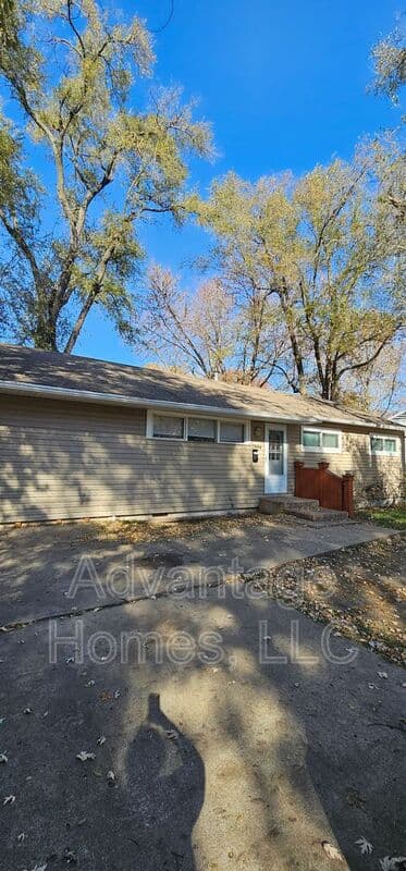 Kansas City House: 7504 E 112th St