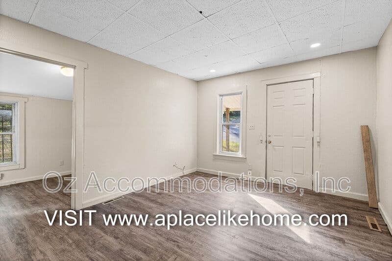 Kansas City House: 1501 N 29th St